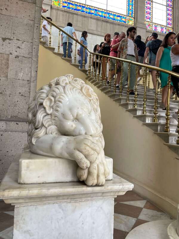 Mexico City: Art, History & gossip about Chapultepec Castle - Accessibility, bags, and practical comfort