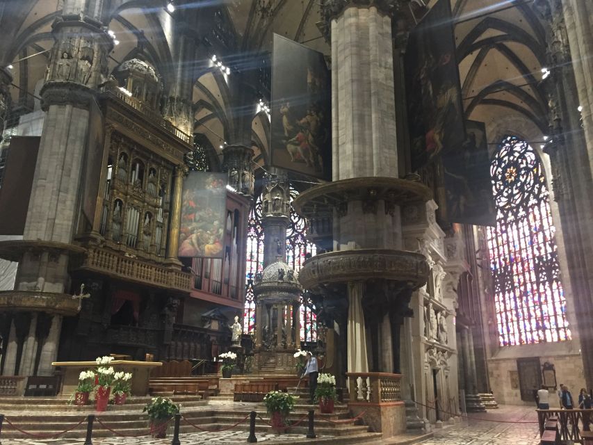 Milan Cathedral, Sforza Castle and Michelangelo’s Pietà Tour - Group size, languages, and the guide’s role