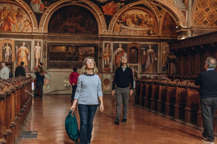 Milano: Highlights Private Tour, Duomo, Castle & Gelato - La Scala, Piazza Affari and Milan’s public face