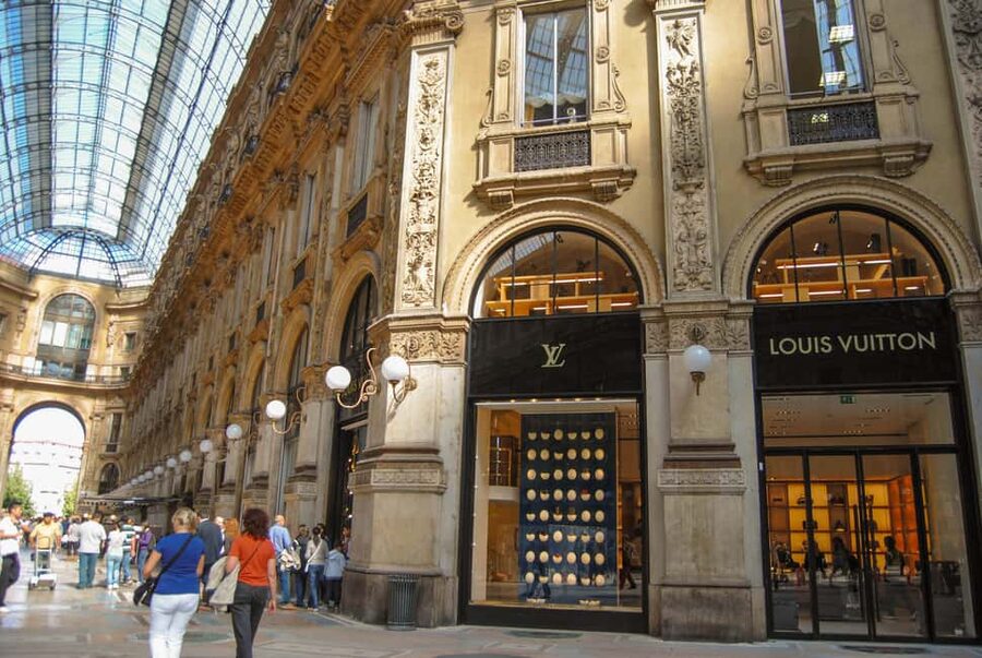 Milano: Highlights Private Tour, Duomo, Castle & Gelato - San Bernardino alle Ossa and the bone chapel