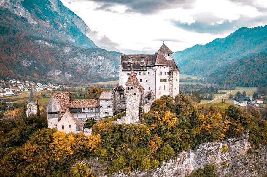 Minivan 8 Places : Dracula Castle, Peles, & Brasov Day Tour - Bran Castle: separating Vlad from Dracula