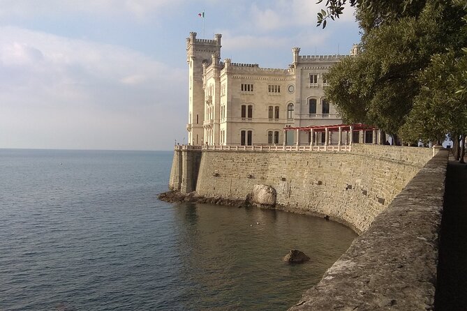Miramare Castle and the park - What the private format adds