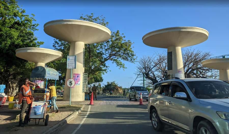 Mombasa: Tusks, Fort Jesus, Old Town, Beach and City Tour - Starting with Mombasa’s iconic tusks