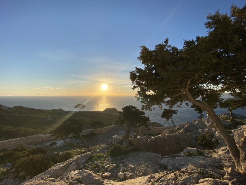 Monolithos: Small Group Hike and Sunset at Monolithos Castle - What the small group changes