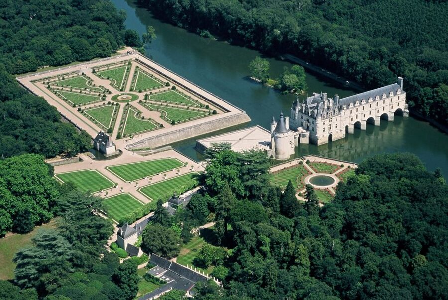 Mont Saint-Michel & Chateaux Country 3-Day Tour from Paris - Key things to know before booking