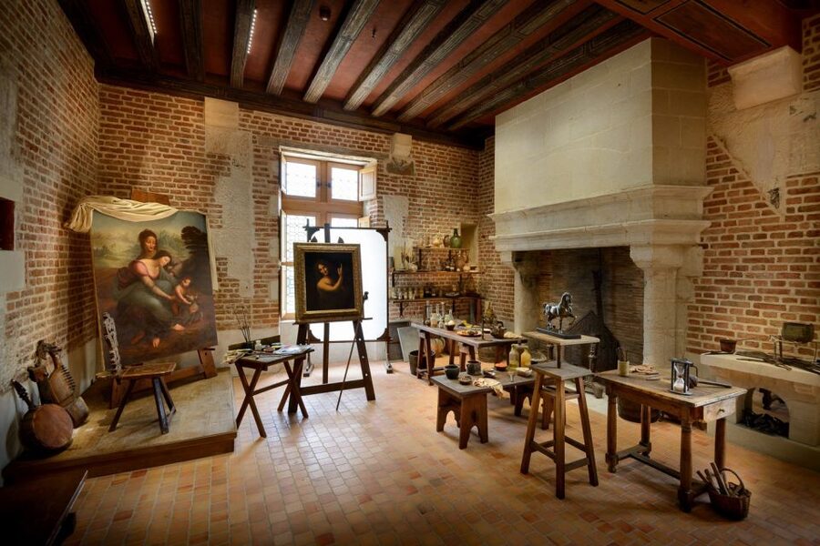 Mont Saint-Michel & Chateaux Country 3-Day Tour from Paris - Day two: Langeais, Leonardo, Villandry, and Tours