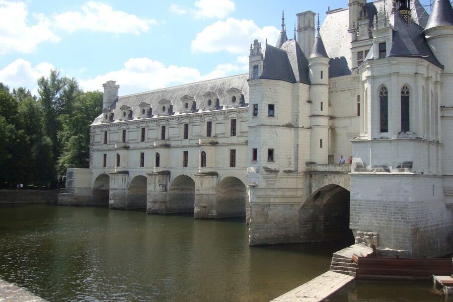 Mont Saint-Michel & Chateaux Country 3-Day Tour from Paris - The guide matters more than usual