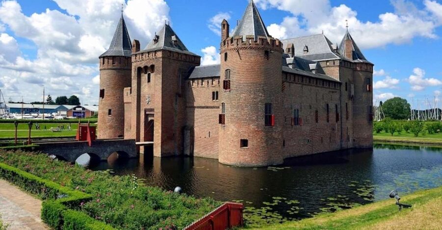 Muiden: Entry Ticket to Muiderslot Castle - Arriving at a castle surrounded by water
