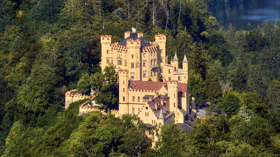Munich: Neuschwanstein Castle Chinese Day Tour - Oberammergau, Bavaria’s first change of pace