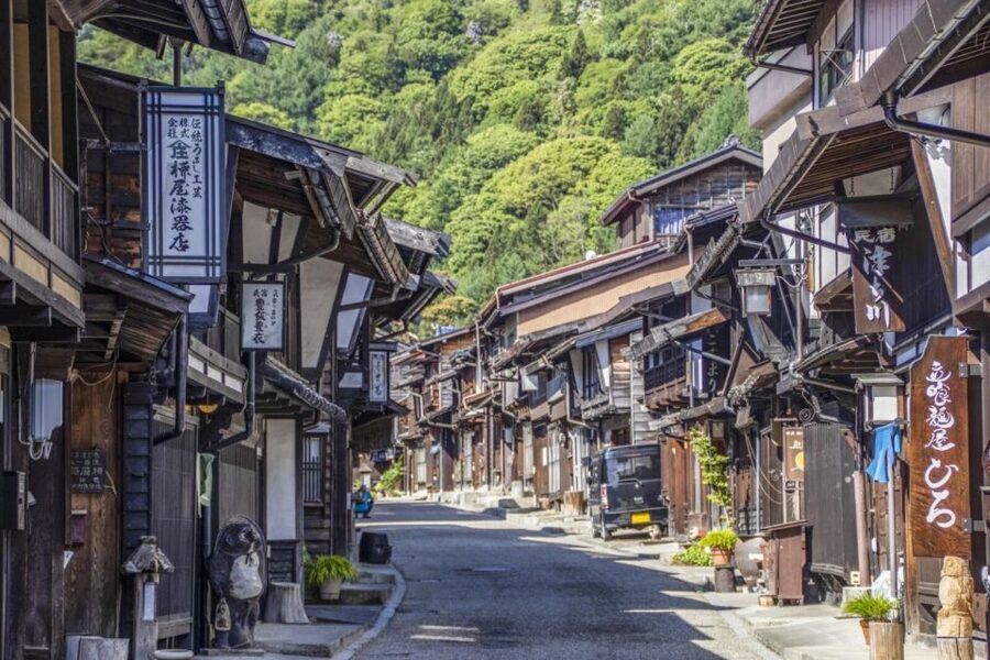 Nagano/Matsumoto: Matsumoto Castle and Narai-juku Day Trip - Frog Street and Matsumoto’s castle-town character