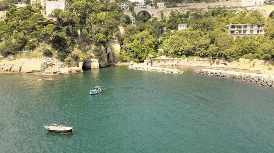 Naples: Castel dell'Ovo Boat Tour with Snorkeling & Aperitif - Palazzo Donn’Anna and the grand coastal villas