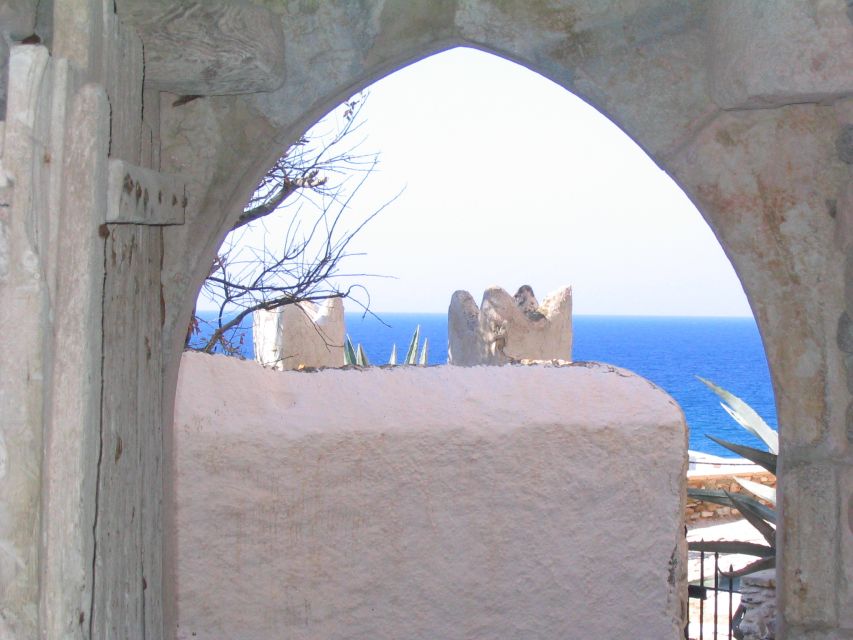 Naxos Castle Walking Tour and Sunset at the Portara - Walking through Naxos Town in the first 30 minutes