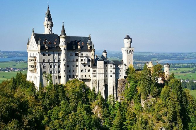 Neuschwanstein Castle by Bus Incl. Bike Ride or Hohenschwangau - Cycling from Schwangau to Schwansee