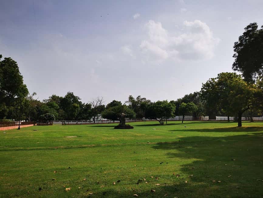 New Delhi: Red Fort Entry Ticket with Optional Add-Ons - Option two: Jama Masjid, rickshaw travel, and Chandni Chowk