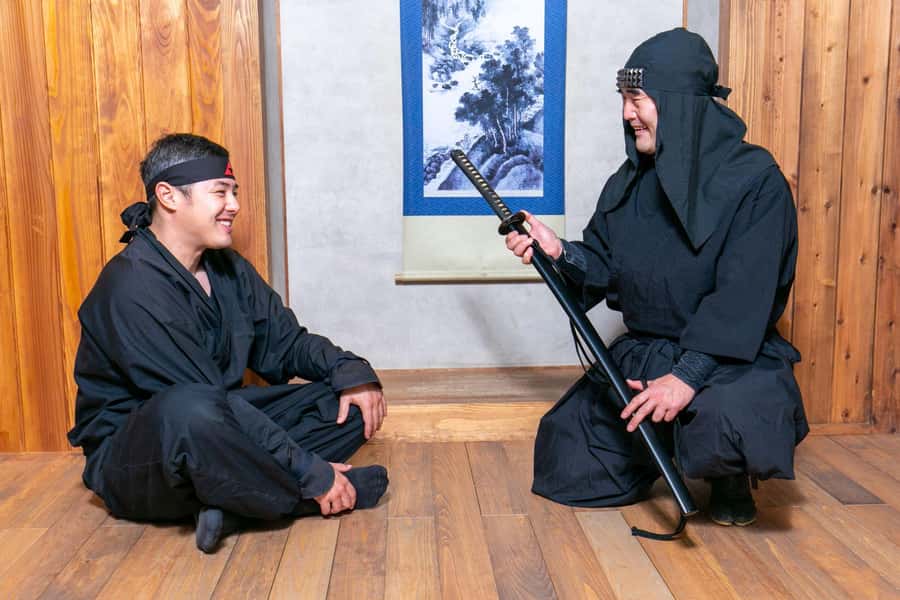 Odawara: Guided Ninja & Samurai Tour of Odawara Castle - The Hojo story inside the castle grounds
