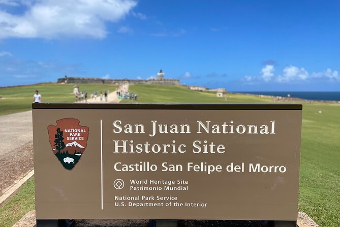 Old San Juan and El Morro Castle Walking Tour - La Casa Estrecha, a quick look at an unusual building