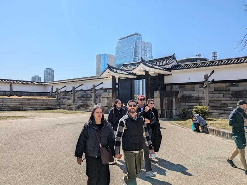 Osaka: Osaka Castle Guided Tour with Local Guide - Inside the keep, history becomes a story