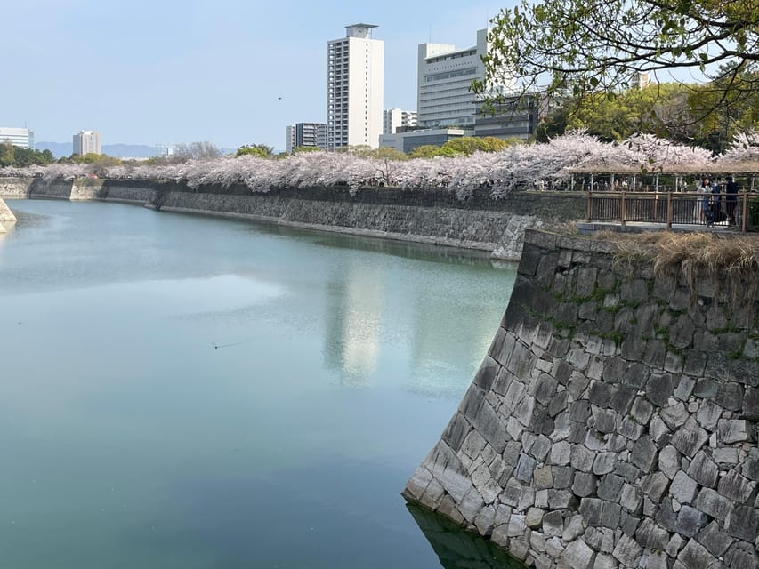Osaka: Osaka Castle & Historical Museum Guided Tour - Hokoku Shrine and the route through the grounds