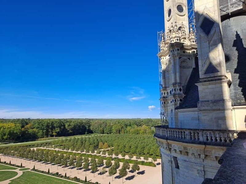Paris: Loire Valley Castles Tour with Chambord & Chenonceau - Chenonceau, the castle over the river