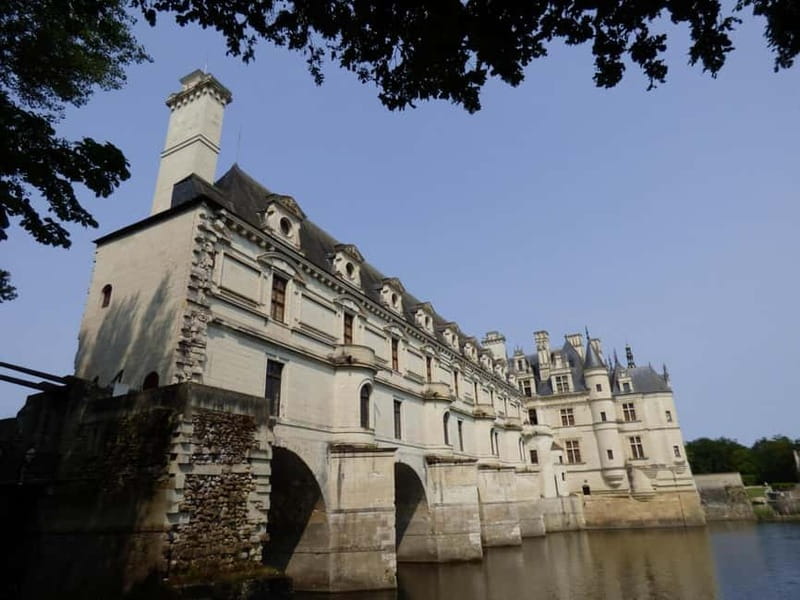 Paris: Loire Valley Castles Tour with Chambord & Chenonceau - The minivan ride from Paris