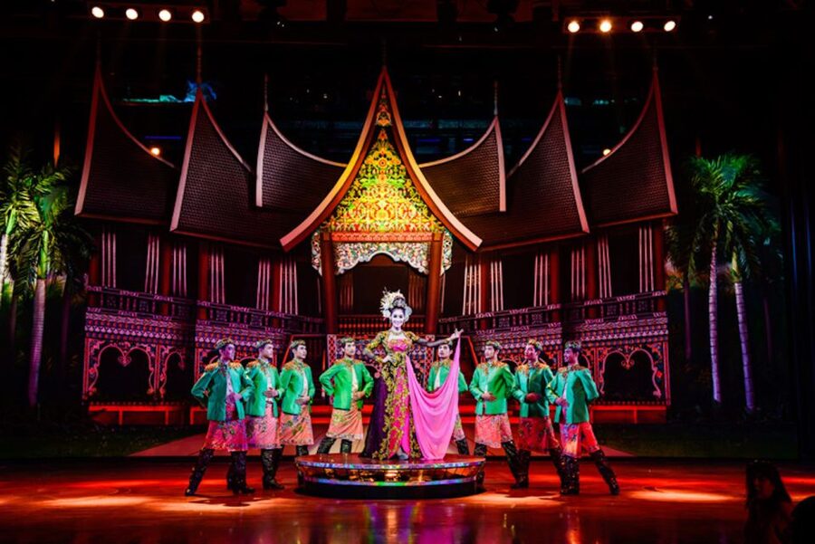 Pattaya: Alcazar Cabaret Discounted Admission Ticket - Choosing between standard, deluxe, and VIP seats