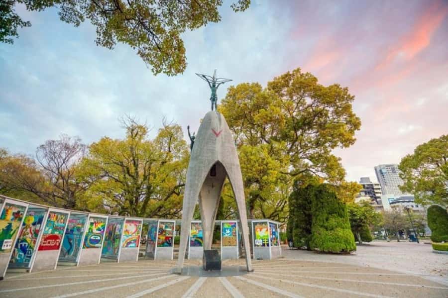 Peace Memorial Park, Hiroshima Castle, & Garden Private Tour - Why a private guide can be useful here