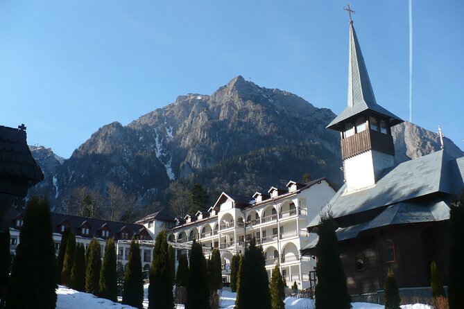 Peles Castle and optional Cantacuzino Castle from Brasov - What the guide adds to the day