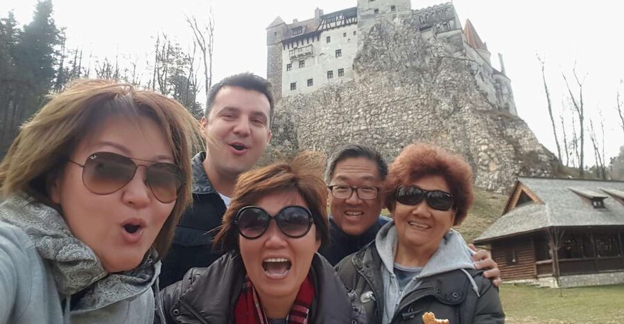 Peleș Castle, Bran Castles and Brasov City - Private Tour - Guide quality and language choices
