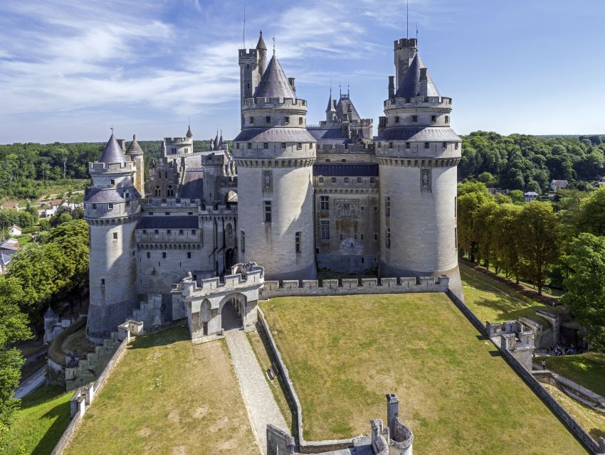 Pierrefonds: Château de Pierrefonds Entrance Ticket - Starting at the Entrance and Courtyard