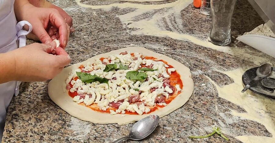 Pizza Pro, a Hands-On Cooking Class Near Castel Sant Angelo - A pizza class five minutes from Piazza Navona
