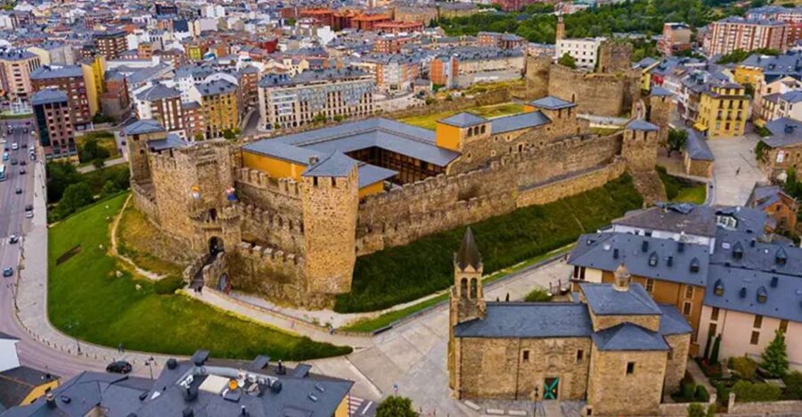 Ponferrada: Castle of the Templars Entry and Guided Tour - What the $14 price gets you