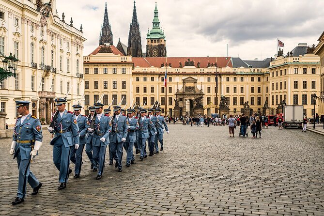 Prague: 1-Hour Castle Tour With Fast-GET Admission Ticket - Why the Hradčany approach matters