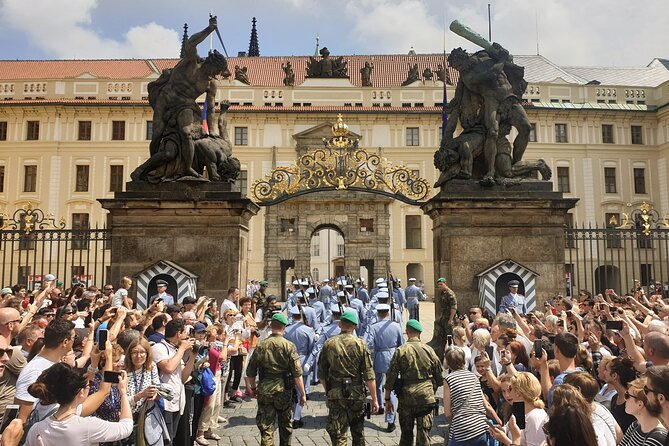 Prague: 1-Hour Castle Tour With Fast-GET Admission Ticket - Who will enjoy this format most