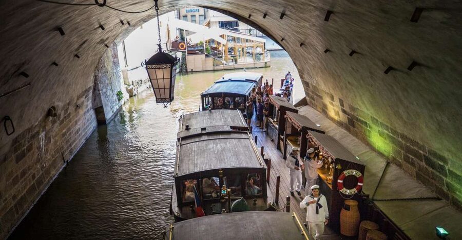 Prague: 3–Hour Castle Grounds Walking Tour and River Cruise - A water-level start near Old Town Square