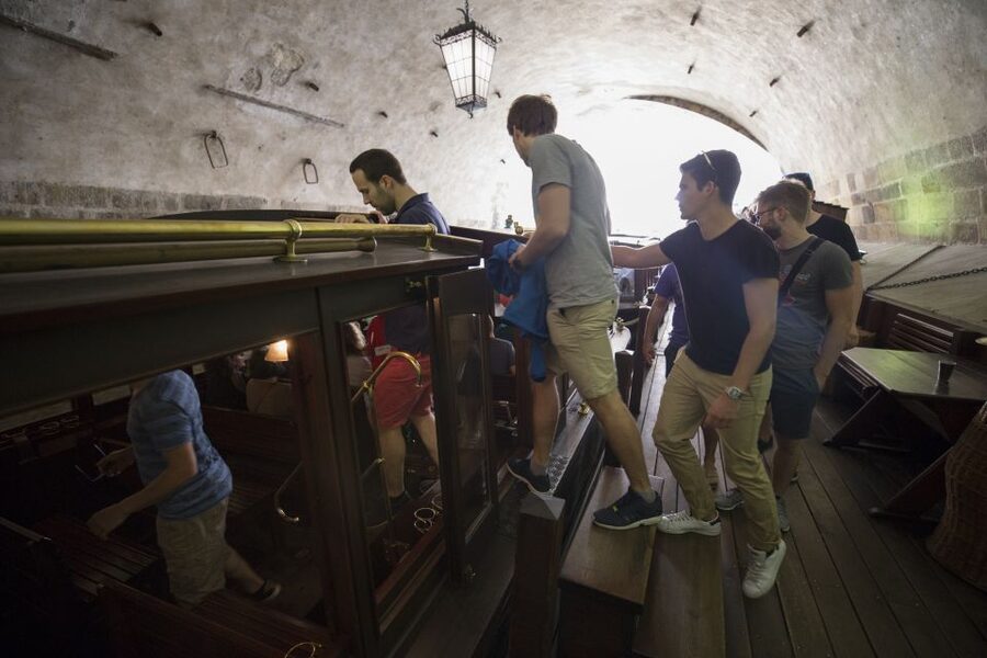Prague: 3–Hour Castle Grounds Walking Tour and River Cruise - Ending at the oldest vineyard with city views