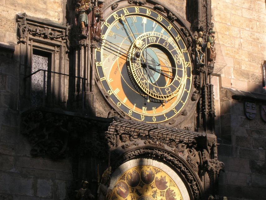 Prague: 3-Hour Old Town and Prague Castle Tour in German - German-language guiding and guide style