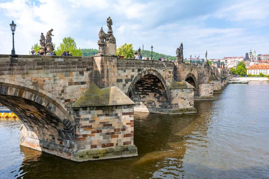 Prague: 3-Hour Old Town and Prague Castle Tour in German - What the pace feels like in real use