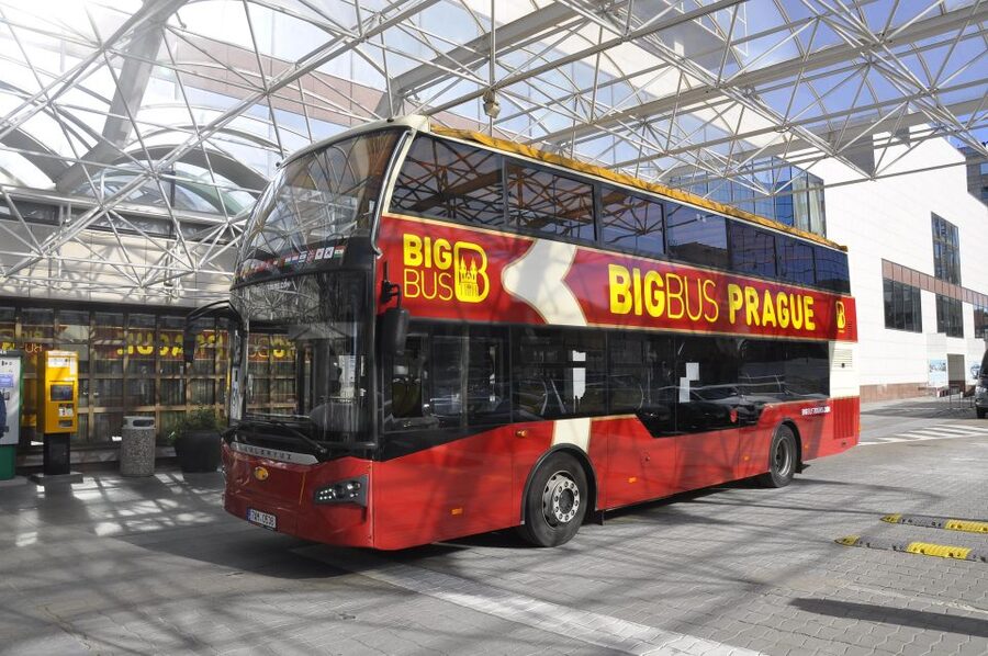Prague: Big Bus Hop-on Hop-off, Castle Tour and River Cruise - Red line: practical access to Prague Castle