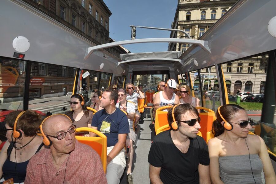 Prague: Big Bus Hop-on Hop-off, Castle Tour and River Cruise - Green line: the best route for central Prague