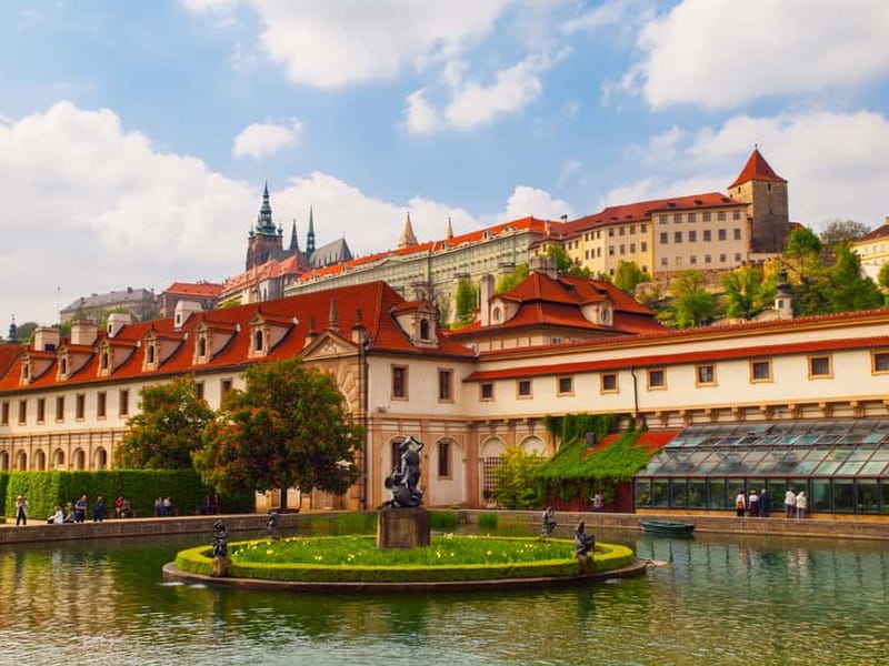 Prague Castle: 1-Hour Introduction Tour with Entry Ticket - What the one-hour introduction really gives you