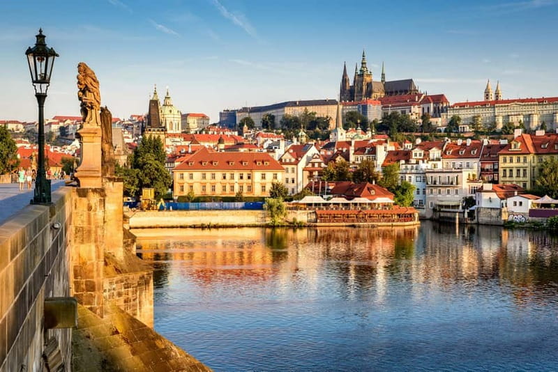 Prague Castle: 1-Hour Introduction Tour with Entry Ticket - What the guide service is like