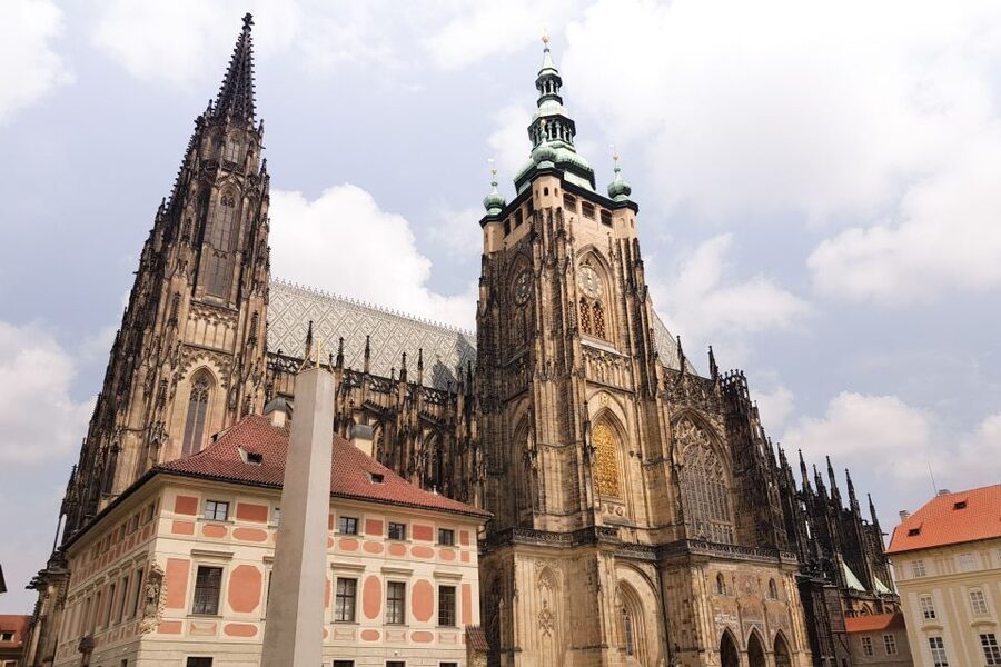 Prague Castle: Admission Ticket With Transfer And Audioguide - The Old Royal Palace and its bare rooms