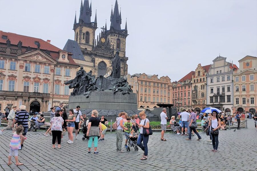 Prague Castle: Admission Ticket With Transfer And Audioguide - What the orientation adds