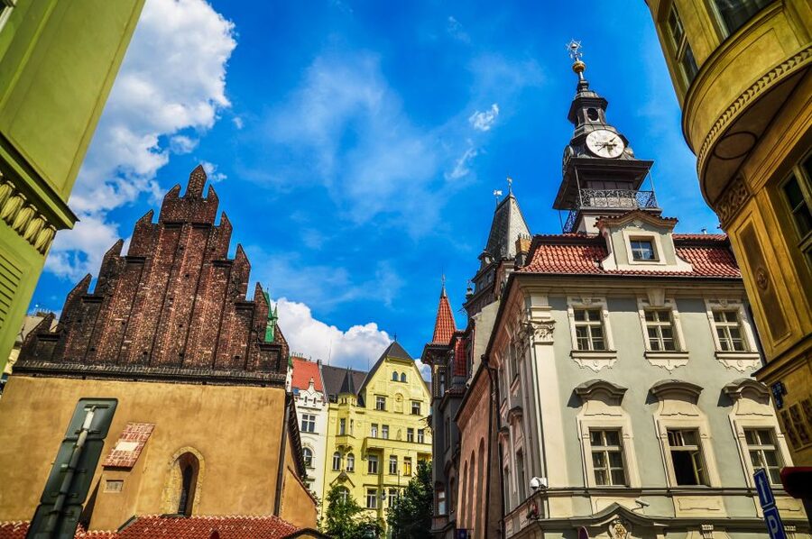 Prague: Castle and Jewish Quarter Tour with Cruise and Lunch - Czech lunch as a welcome pause
