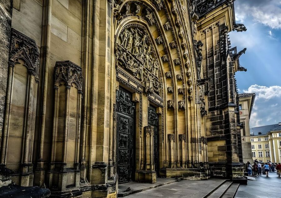 Prague Castle: Royal Palace, Cathedral, and Golden Lane Tour - Key points to know before booking
