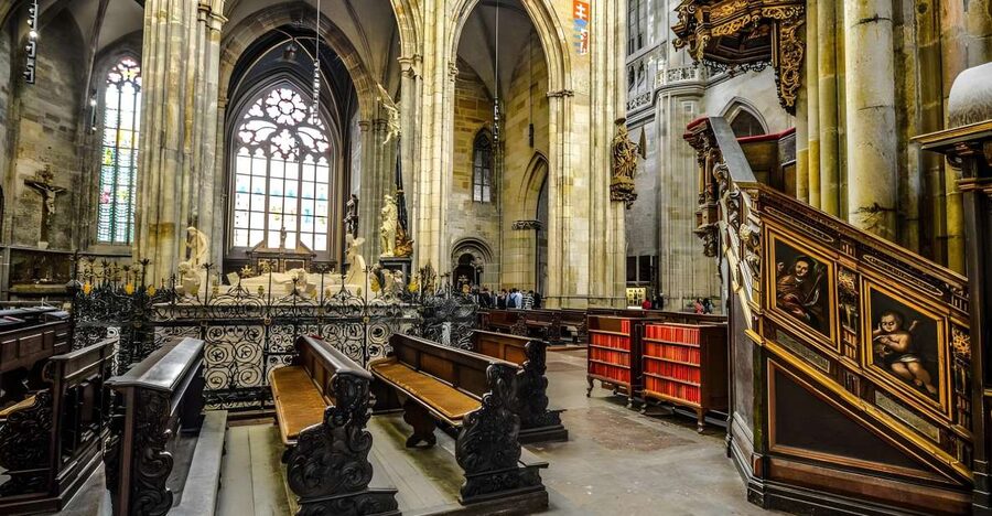 Prague Castle: Royal Palace, Cathedral, and Golden Lane Tour - Royal rooms and the Vladislav Hall