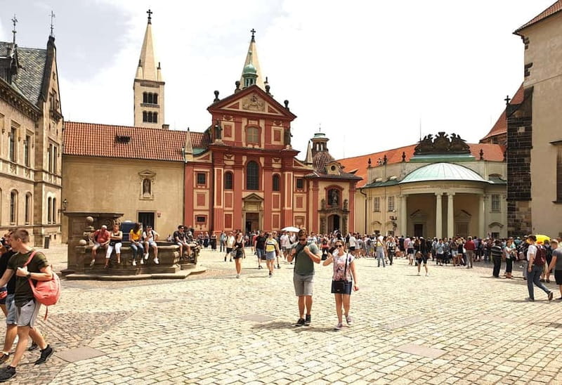 Prague Castle Ticket & Audioguide with Pick-up in GPG Office - How the mobile audioguide works