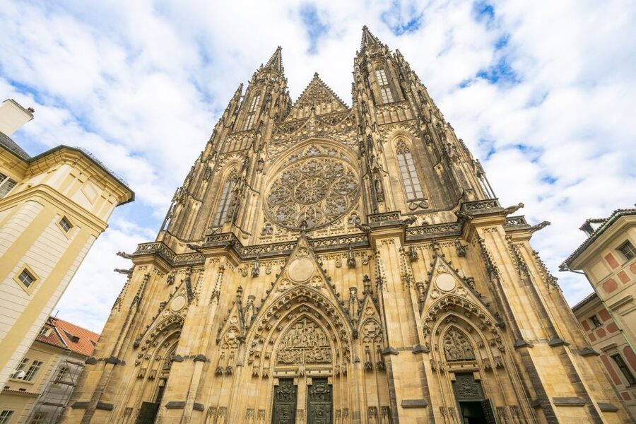 Prague: Castle Tour with Local Guide and Entry Ticket - Vladislav Hall and the drama of Prague’s defenestration