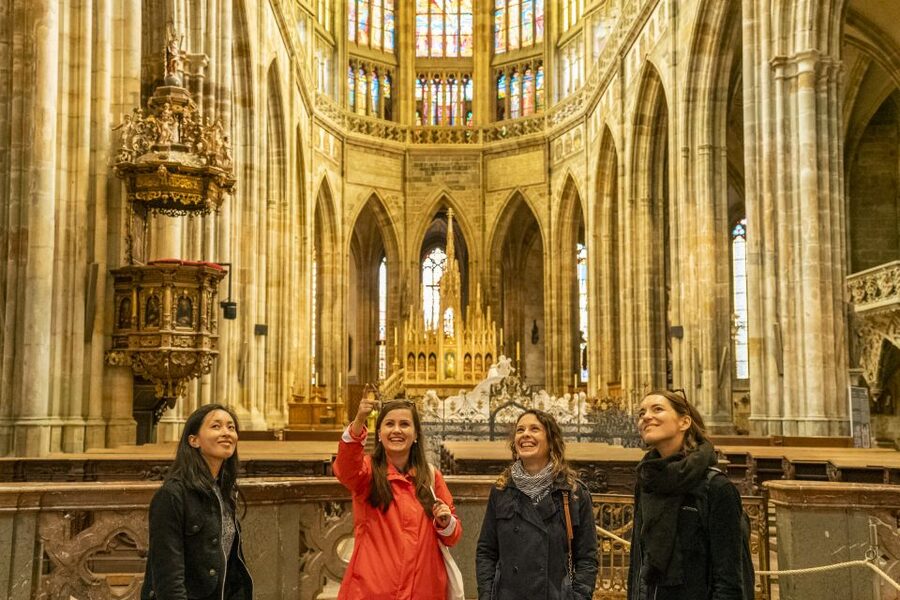 Prague: Castle Tour with Local Guide and Entry Ticket - Small group, private tour, or a larger gathering
