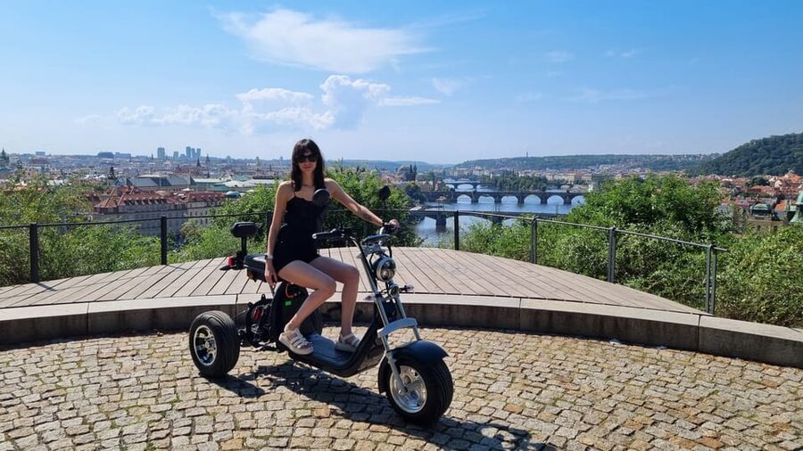 Prague: Castle Viewpoints & Charles Bridge Trike Tour - Key points to know before you book